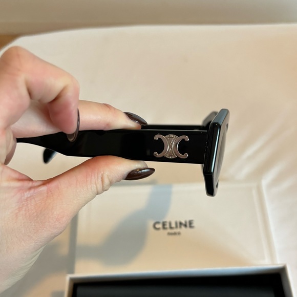CÉLINE OVAL SUNGLASSES NEVER WORN - Picture 6 of 8